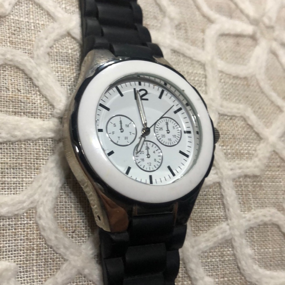 Watch - Picture 2 of 3